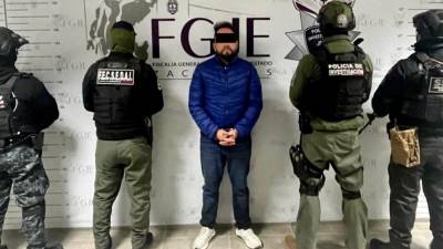 La Fiscalía General de Justicia del Estado de Zacatecas informó que Juan Diego “N”, exdirector de Seguridad Pública municipal de Tlaltenango, fue detenido en un operativo coordinado por fuerzas estatales y federales y quedó a disposición de la autoridad judicial para definir su situación jurídica