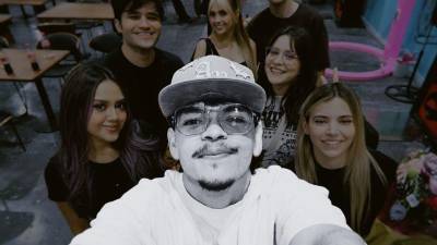 Carlos Mauricio Gómez, conocido como El Komanche, creador de contenido salvadoreño, fue reportado sin vida en su vivienda de Monterrey; investigan las causas.