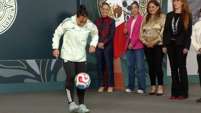 Claudia Sheinbaum anuncia concurso de dominadas para jóvenes que podrán ganar un boleto al partido inaugural del Mundial FIFA 2026.