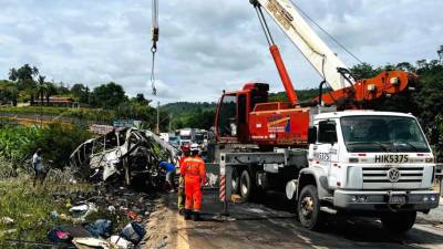 Las autoridades dijeron el sábado por la tarde que todas las víctimas habían sido retiradas del sitio y que una investigación determinaría la causa del accidente. FOTO: ESPECIAL.