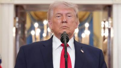 El presidente Donald Trump lanzó un ultimátum a Irán en medio de una escalada militar que incluye derribos de aeronaves y tensiones en el estrecho de Ormuz, mientras las negociaciones permanecen estancadas.