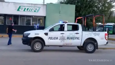 Autoridades locales acudieron rápidamente a la plaza Hidalgo para asistir al abuelito.