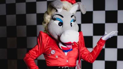 El creador de contenido Momo Guzmán ‘rompió los corazones’ de muchos fanes al confirmar su retiro del personaje ‘Burrita Burrona’.