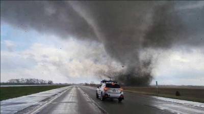 Ciudadanos de Nebraska, Estados Unidos, vivieron un intenso tornado.