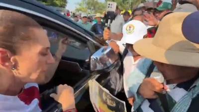 Docentes de la CNTE en Chiapas entregaron a la Presidenta un pliego de demandas tras un bloqueo en Palenque y obtuvieron fecha y hora para una mesa en Palacio Nacional.