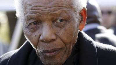 Nelson Mandela se dirigió a la nación haciendo un llamamiento a la calma y al fin del derramamiento de sangre, un acto presidencial antes de convertirse en mandatario.