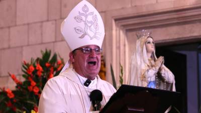 El obispo Hilario González García invita a los fieles a celebrar la víspera de Todos los Santos con una visión centrada en la luz y la santidad, distanciándose de la influencia comercial de Halloween.