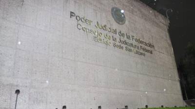 Establece como requisito indispensable para solicitar el retiro voluntario contar con al menos 25 años de servicio en el PJF y haber sido ratificado.