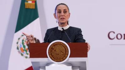 Al cuestionarle si tiene planes de salir de la capital, la presidenta dejó claro que permanecerá en el país y que no habrá giras ni actividades oficiales fuera de la Ciudad de México hasta el próximo lunes.