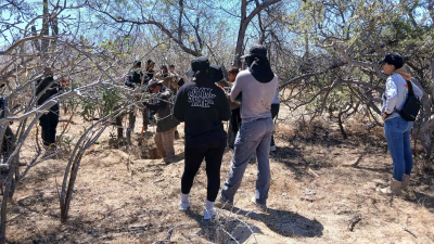 El llamado se da tras hallazgos recientes de fosas y osamentas en marzo, mientras autoridades despliegan seguridad por la alta afluencia en carreteras y zonas recreativas.