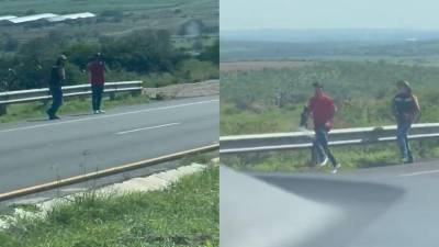 En el video, se observa a dos sujetos con armas de fuego, apuntando a los automovilistas que circulan por la carretera 57.