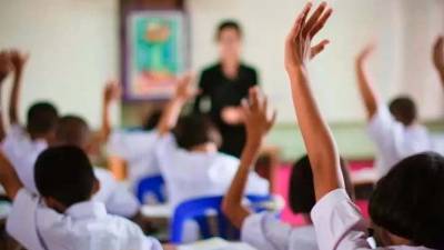 De avanzar en el proceso legislativo, la reforma obligaría a las autoridades educativas a ajustar los programas de estudio.