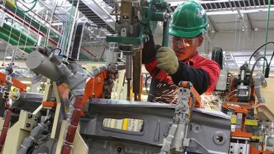 El empleo de la industria manufacturera se estancó en diciembre pasado, luego de cuatro meses a la baja. FOTO: