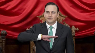 El gobernador Manolo Jiménez Salinas asumió ante el Congreso del Estado la gubernatura de Coahuila y se comprometió a ser el gobierno más ciudadano en la historia.