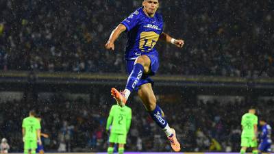 Guillermo Martínez acercó a Pumas con un penal y luego firmó el empate en CU.