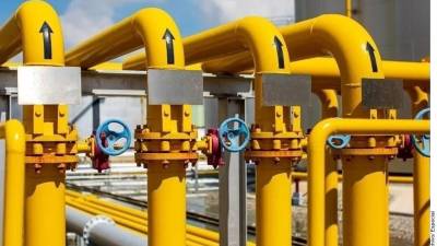 Especialistas advierten que alcanzar la autosuficiencia requeriría perforar hasta 3,500 pozos anuales y una inversión de 35,000 millones de dólares al año, un reto financiero y operativo monumental para la petrolera.