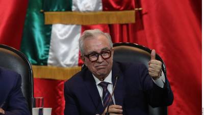 El constitucionalista Diego Valadés señaló que alguien que ha solicitado licencia temporal al cargo, como lo hizo Rocha a la gubernatura, puede regresar a la función en el caso de no ser procesado.