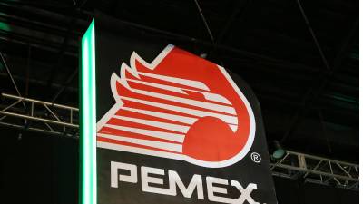 La petrolera enfrenta además una “bomba de tiempo” con pasivos laborales récord de 1.49 billones de pesos y vencimientos de deuda por 204.8 mil millones para lo que resta del año.