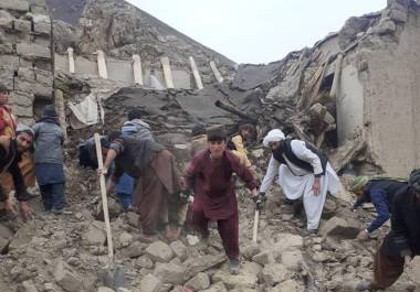 El sismo más fuerte golpeó el distrito de Qadis en el extremo sur de la provincia, donde ocurrió la mayoría de los daños y muertes, según Sarwari.