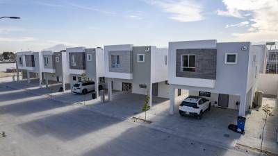 Jóvenes compradores priorizan viviendas que ofrezcan privacidad, cercanía al trabajo y un espacio propio que garantice autonomía familiar. FOTO: OMAR SAUCEDO