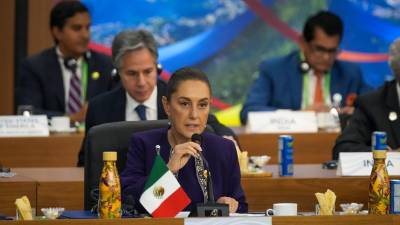 Loret de Mola critica que Claudia Sheinbaum haya ido a la cumbre del G20 a repetir las “vacías retóricas de su antecesor” y a presumir lo que no puede hacer en México.