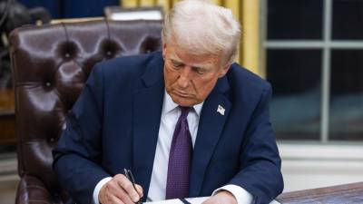 El presidente de Estados Unidos, Donald Trump, emitió este lunes una orden ejecutiva que declara una emergencia nacional.