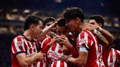 Con goles de Roberto Alvarado y Armando “Hormiga” González, el equipo tapatío sumó su cuarta victoria del torneo y se colocó momentáneamente en la quinta posición de la tabla.