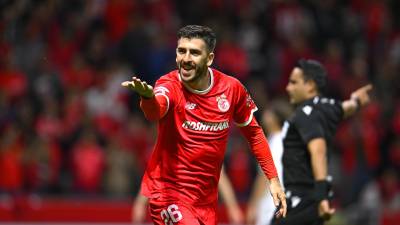 Paulinho firmó una noche redonda en el Nemesio Diez con triplete incluido para encaminar a Toluca en la serie ante LA Galaxy.