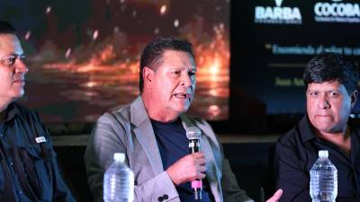 Juan Antonio “El Zurdo” Flores presentó “El Talismán” ante familiares, amigos y aficionados reunidos en el Auditorio Saltillo.