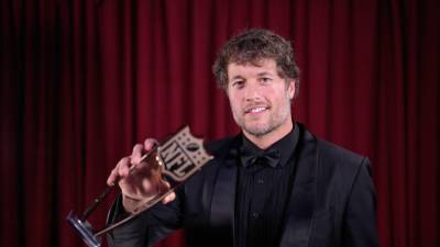 Matthew Stafford celebra el MVP de la NFL 2025 tras encabezar la liga en yardas y touchdowns por pase, un reconocimiento histórico que llega en su temporada número 17 como quarterback profesional.