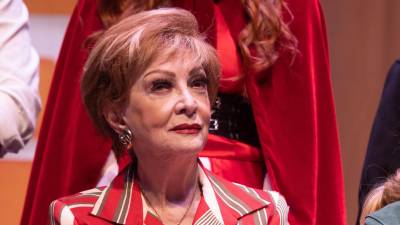 CIUDA DE MÉXICO, 12MARZO2024. Norma Lazareno como la Abuelita durante la presentación de la obra de teatro Caperucita Roja y el Lobo Feroz, El Musical, en el Teatro Rafael Solana. FOTO: EDGAR NEGRETE LIRA/CUARTOSCURO.COM