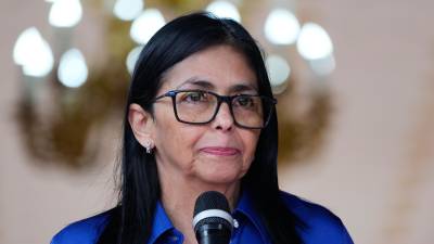 El presidente de Estados Unidos, Donald Trump, reveló que mantuvo una conversación telefónica con la presidenta encargada de Venezuela, Delcy Rodríguez, a quien definió como una “persona fantástica”.