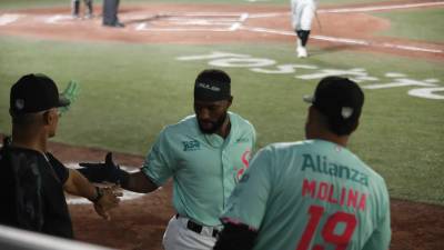 La afición del Francisco I. Madero celebró otra victoria de Saltillo en una semana decisiva para la temporada.
