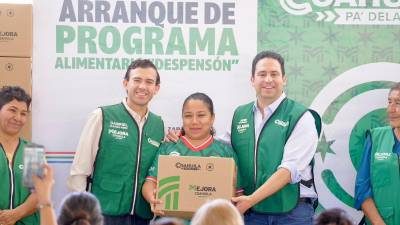 Familias recibieron paquetes con productos de la canasta básica como parte de la estrategia estatal.
