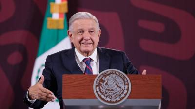 López Obrador considera que es importante conocer la experiencia de periodistas independientes en otros países | Foto: Especial
