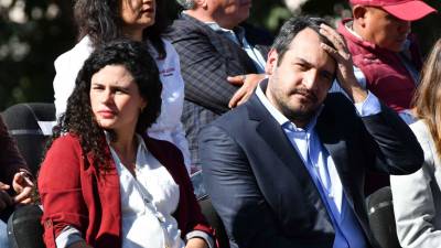 El monto divulgado desecha una declaración de la dirigente nacional de Morena, Luisa María Alcalde Luján, quien afirmó que el sueldo del funcionario era “menos de 100 mil pesos”.