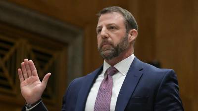 Esto ocurre en un momento especialmente delicado, marcado por el caos en los aeropuertos derivado de la escasez de personal tras el cierre parcial del Departamento de Seguridad Nacional.