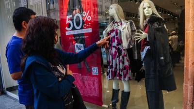 Para las cadenas minoristas, la ropa y calzado son el principal riesgo por la competencia con el sector informal.