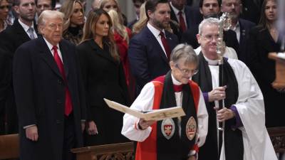 ”No fue muy emocionante, ¿verdad?”, dijo Trump ante el sermón de la reverenda Marian Budde.