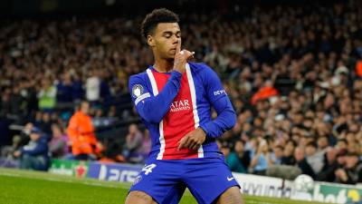 El conjunto francés venció 4-2 al Manchester City y se colocó en la cima de la clasificación de la Champions League.