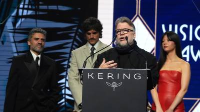 Regalo. El director mexicano recibió el Premio Visionario en el Festival de Palm Springs y aprovechó el escenario para rendir un homenaje personal a su hermano mayor, recientemente fallecido.