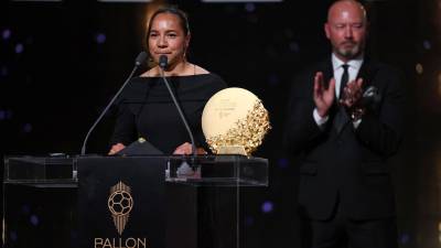 Corral y Harry Kane fueron distinguidos en sus respectivas categorías, mientras la futbolista mexicana aprovechó el escenario para destacar a otra representante del balompié nacional.