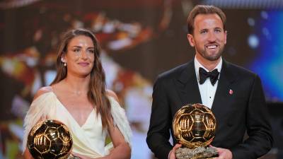Alexia Putellas ganó su tercer Balón de Oro femenino y volvió a recibir el reconocimiento después de sus triunfos en 2021 y 2022.