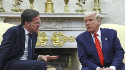 El presidente Donald Trump se reúne con el secretario general de la OTAN, Mark Rutte, en la Oficina Oval de la Casa Blanca, Washington. FOTO: