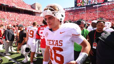 Manning, quarterback de Texas arrancó 2026 con 500 yardas, cinco touchdowns y dos intercepciones en sus primeros dos partidos.