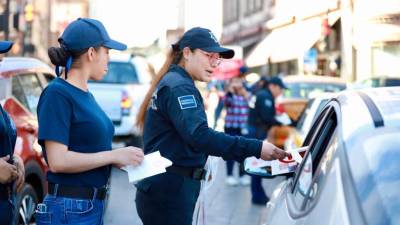 Oficiales de la Policía Municipal trabajan para estrechar lazos de confianza ciudadana.