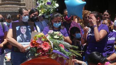 Se llevó a cabo la misa de cuerpo presente de Luz Raquel Padilla, su agresor presuntamente la roció con alcohol y después la quemo viva.