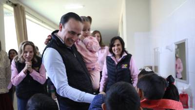 El Gobernador y su familia convivieron con los menores en las distintas casas hogar del Estado.