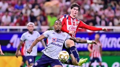 Chivas no logró abrir el marcador en el Estadio Akron y empató 0-0 con Cruz Azul en la ida de los cuartos de final del Apertura 2025.