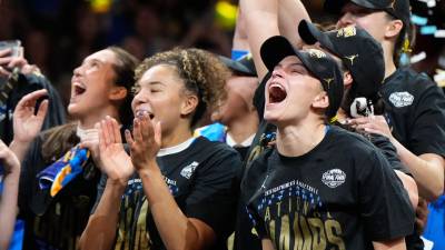 Gabriela Jáquez celebró con UCLA la conquista del título nacional de la NCAA, tras coronarse en una histórica final del basquetbol colegial femenil en Estados Unidos.